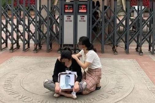 吃瓜娱乐社的个人展示页